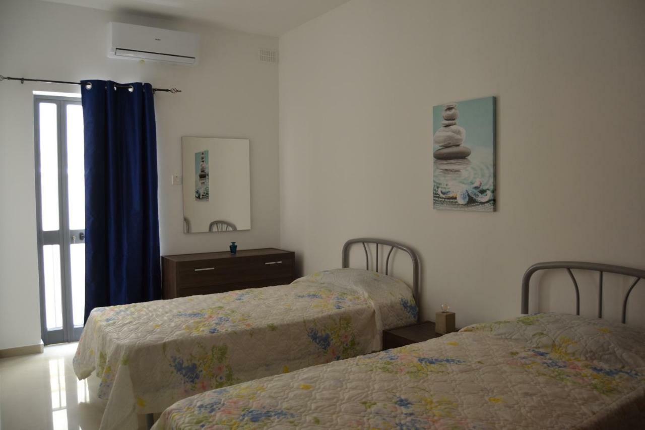 Mellieha Town Centre Bright & Spacious 3 Bedroom Apartment Eksteriør bilde