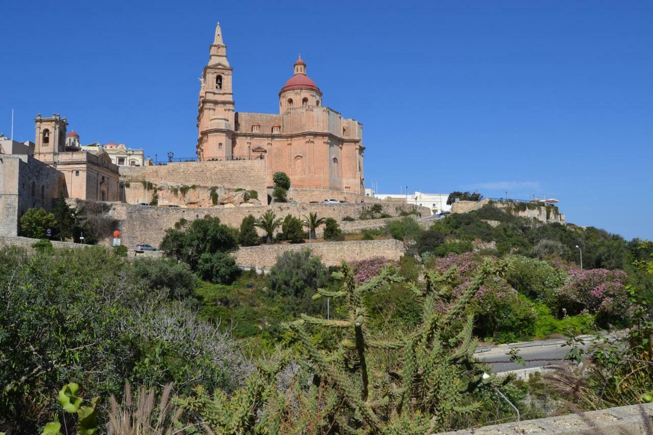 Mellieha Town Centre Bright & Spacious 3 Bedroom Apartment Eksteriør bilde