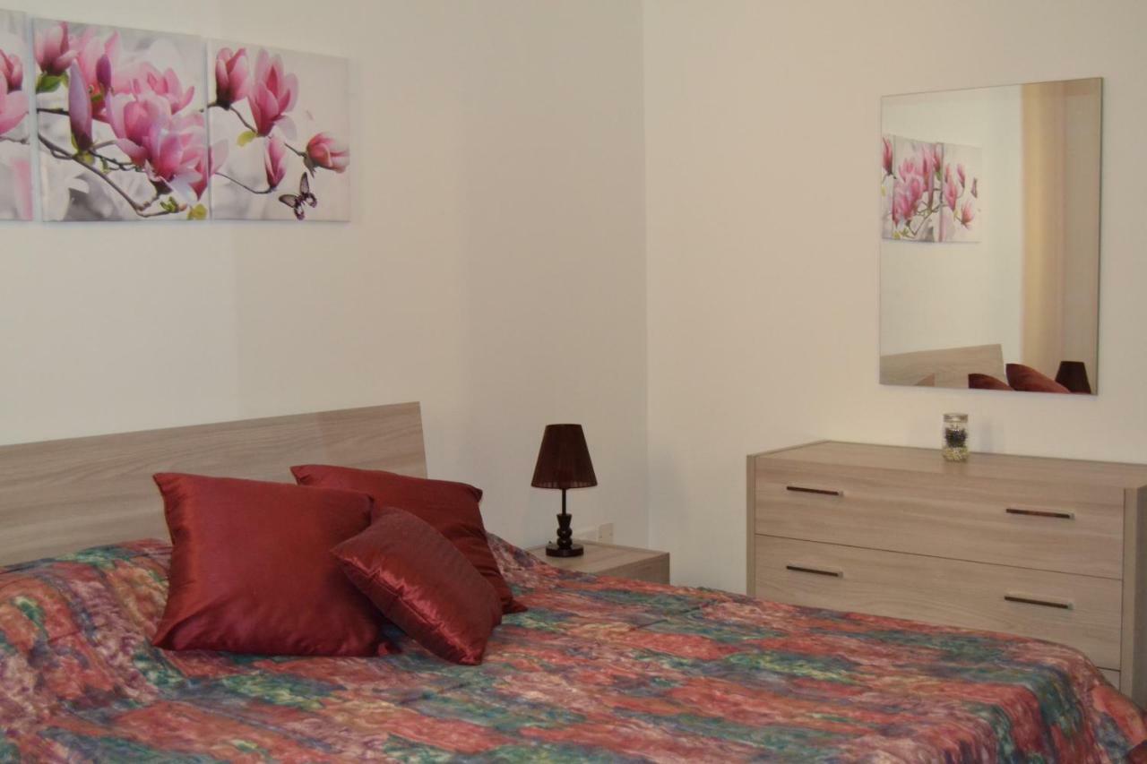 Mellieha Town Centre Bright & Spacious 3 Bedroom Apartment Eksteriør bilde